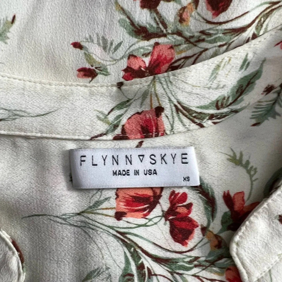 Flynn Skye Get Away Lace Up Front Blouse Day Desire White Red Floral Size US XS - Picture 11 of 12